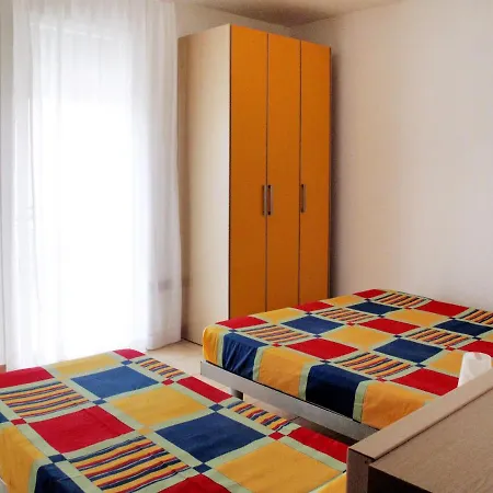 La Quercia-le Farnie - Cao422 By Interhome * La Fagiana